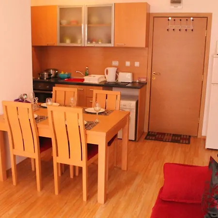 One Bedroom Apartment, Sunny Day 6 *